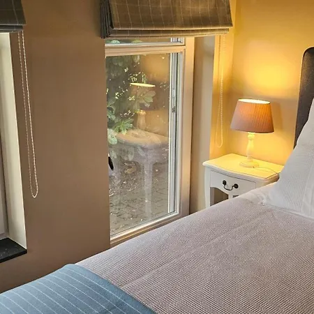 Horseman Apartment *
